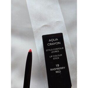 CHANEL Aqua Crayon Lip Colour Stick 19 Raspberry Red Lip Pencil MU3